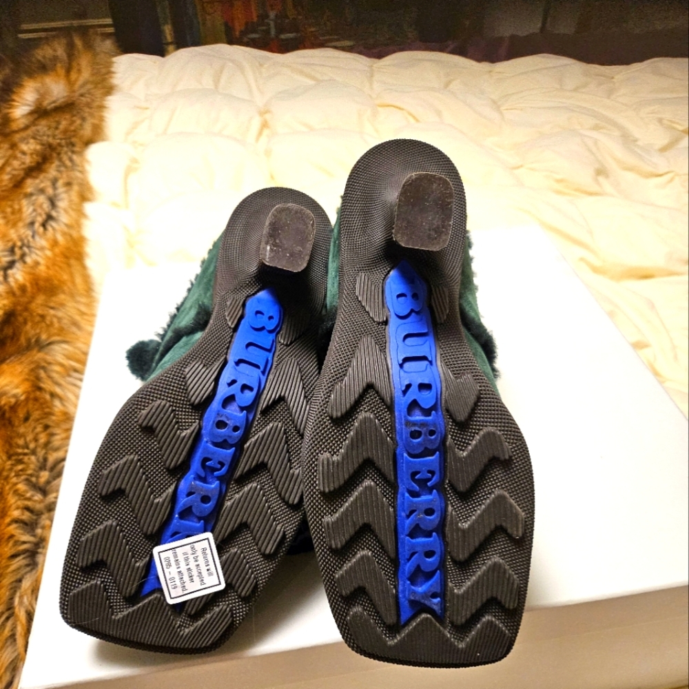 New Burberry fur Suede mules. - Picture 7 of 12